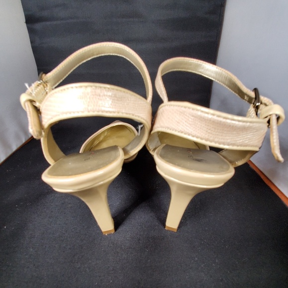 Bandolino Strap Heels - Picture 4 of 4